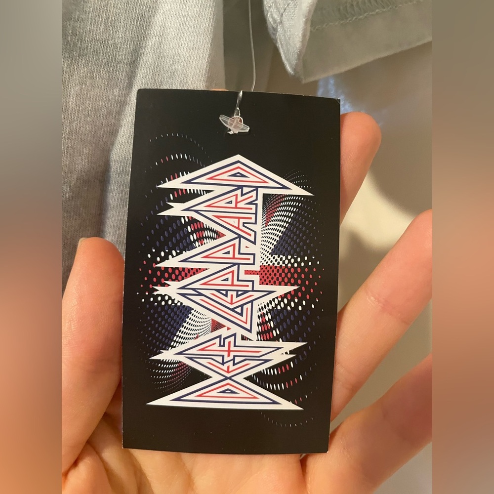 DEF LEPPARD Rhinestoned T-Shirt! 💀🌺 - Picture 5 of 7